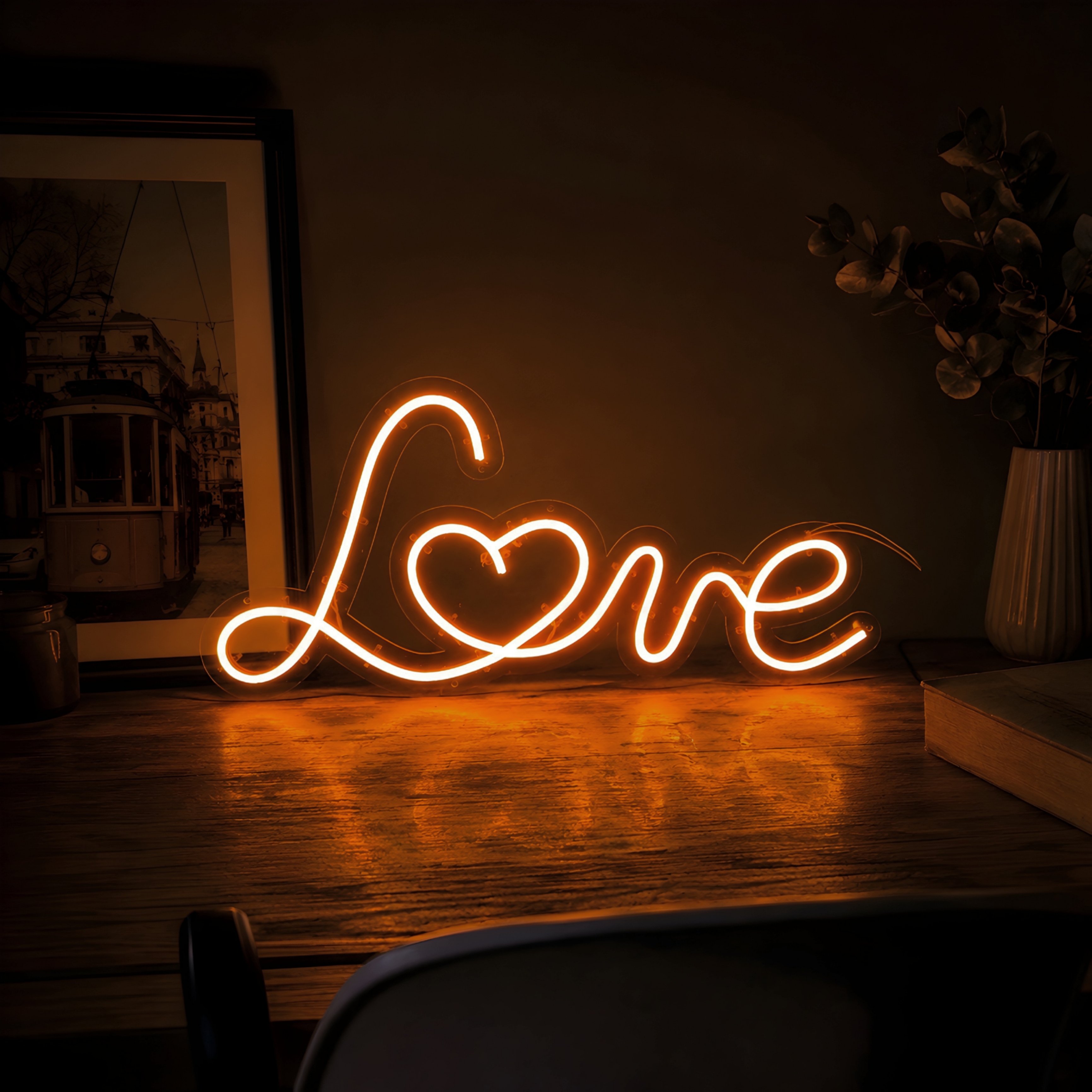 نورپردازی نئونی کلمه Love با طرح قلب